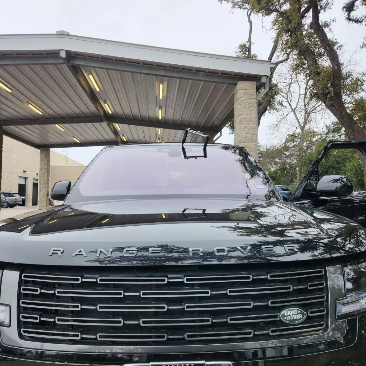 Range Rover windshield replacement by Luxury Car Recon
