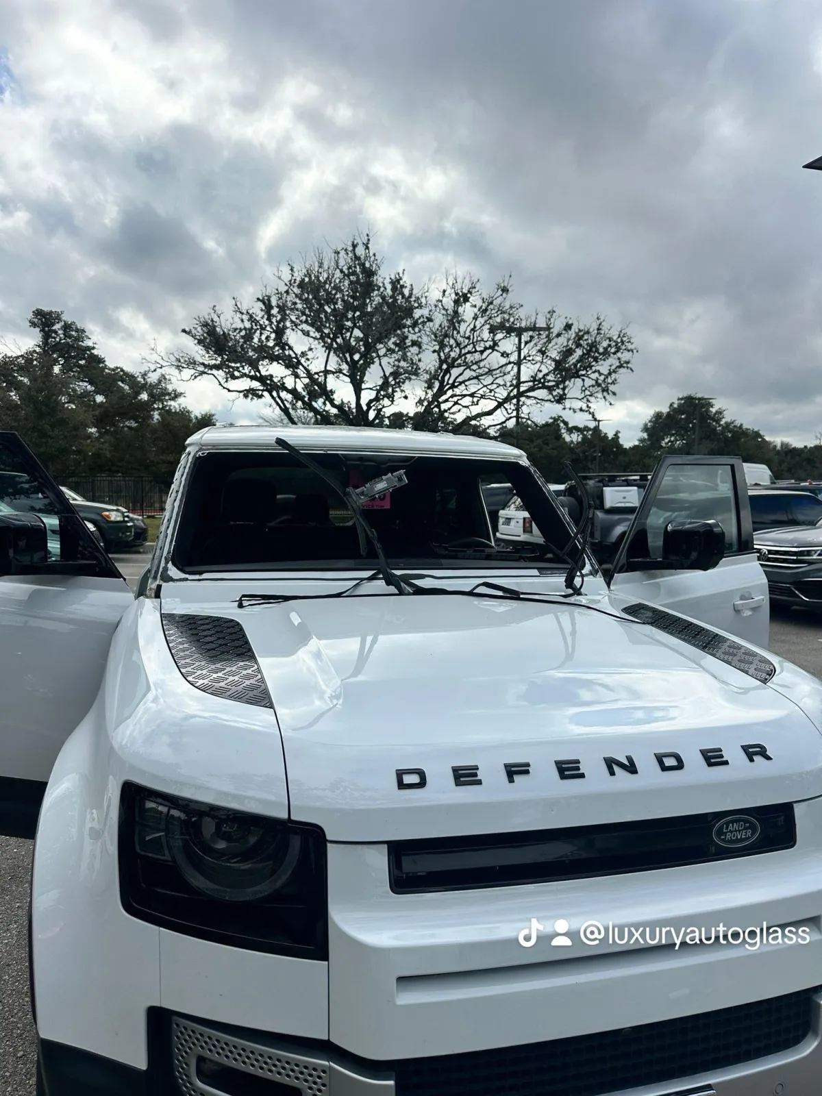 Land Rover Defender auto glass service